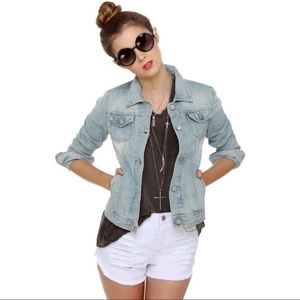 Brandy Melville • Italian Light Wash Denim Jacket